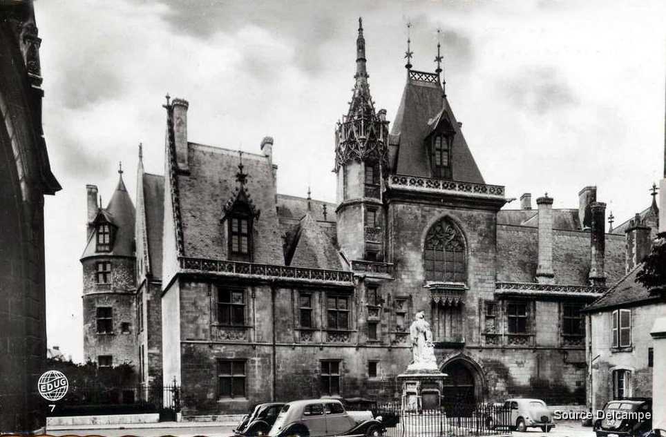 18 Bourges Palais Jacques Coeur.jpg